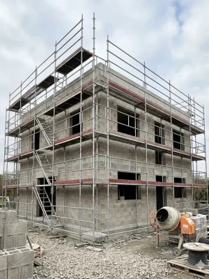 echafaudage-facade-altrad Échafaudage galvanisé professionnel Altrad pour chantier