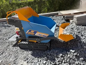 Mini dumper à chenilles utilisé pour évacuation de terre sur chantier
