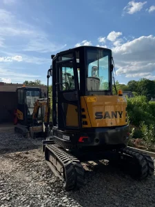 Mini-pelle 3T5 en travaux de terrassement dans le 54
